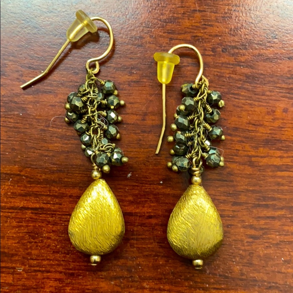 Pierced earrings gold with smoke gray the